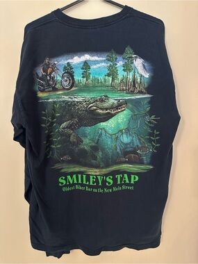 Vintage late 90’s - early 2000’s Daytona Beach Bike Week Smiley’s Tap Shirt